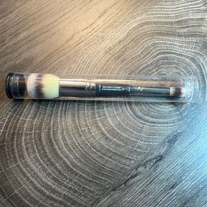 IT Cosmetics- Heavenly Luxe Complexion Perfection Brush #7